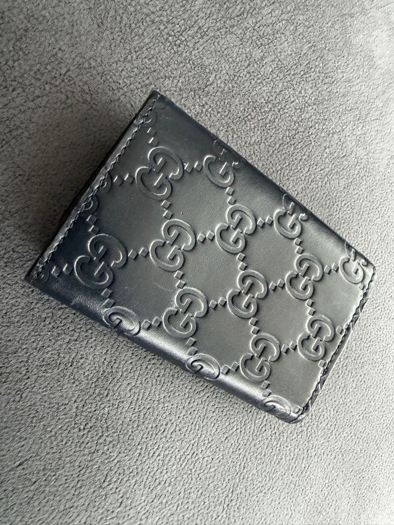 GUCCI ブラックレザーキーケース エンボス加工