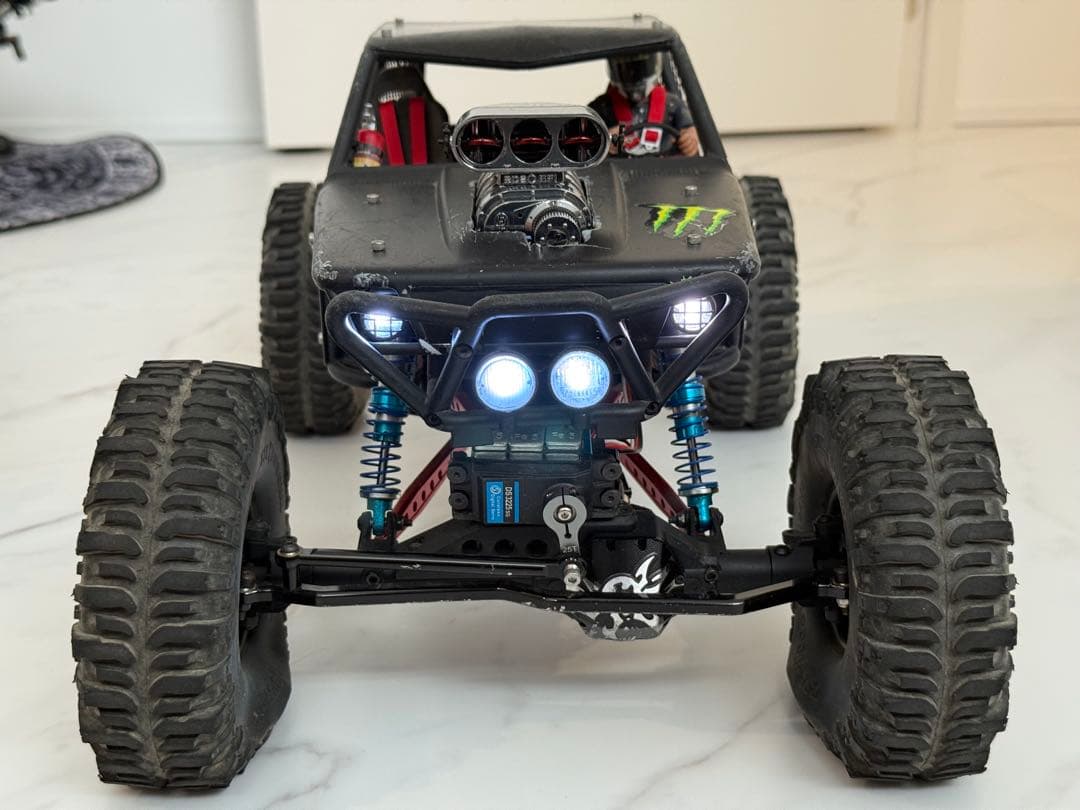 axial wraith レイス スーパーチャージャー付き+ 新品カスタムパーツ