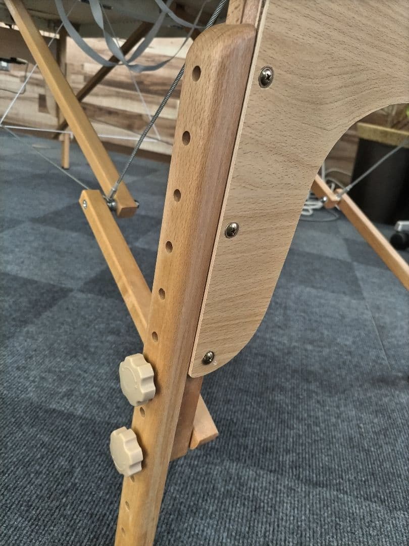 SEVEN BEAUTY 折りたたみマッサージベッド クリーム色