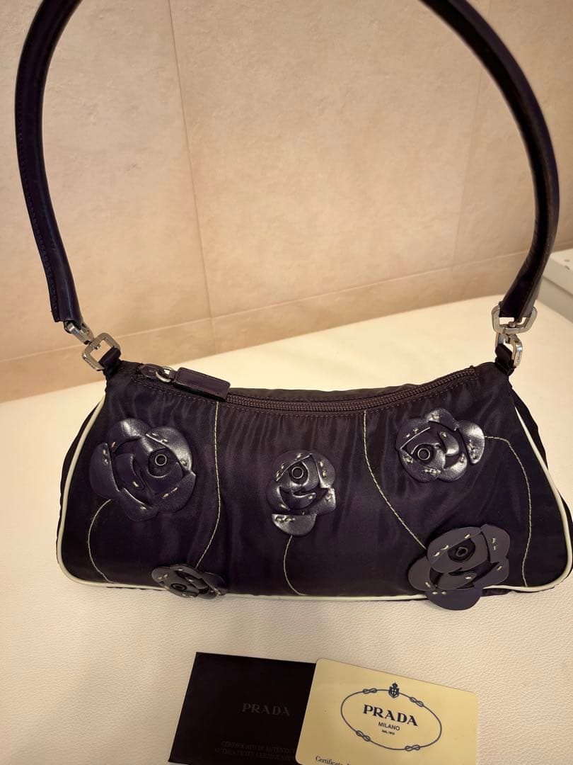 PRADA 花の装飾 ハンドバッグ 紫