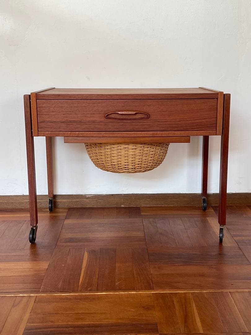 北欧 デンマーク ヴィンテージ チーク オイルフィニッシュ ソーイング ワゴン