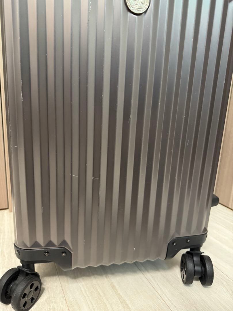 メルセデスベンツ　AMG 32リットル　キャリーケース　中古品