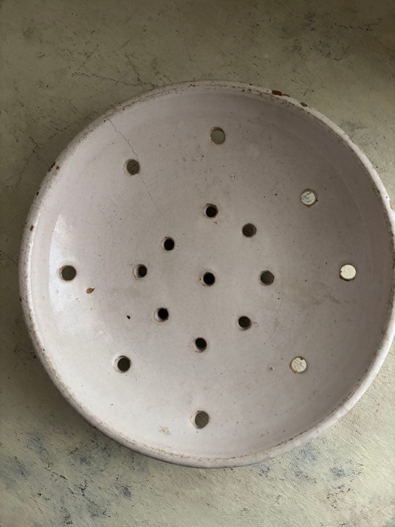 フランスアンティーク　ムスティエ コランダー