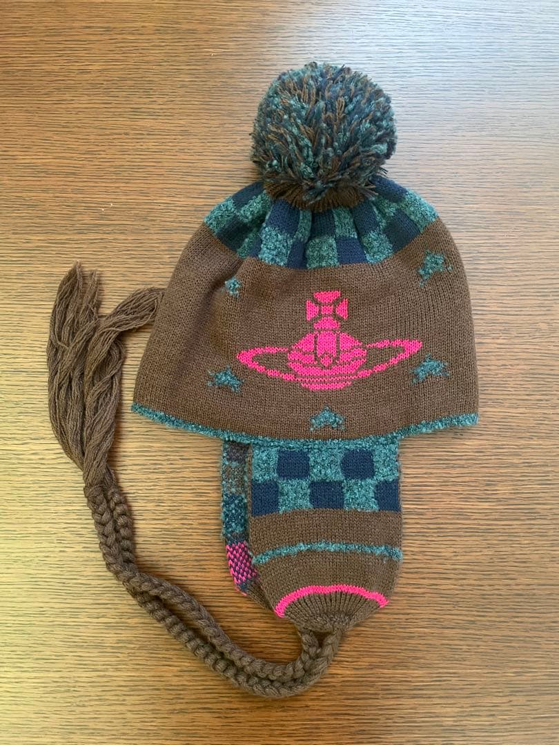 【Vivienne Westwood 耳当て付きニット帽子】