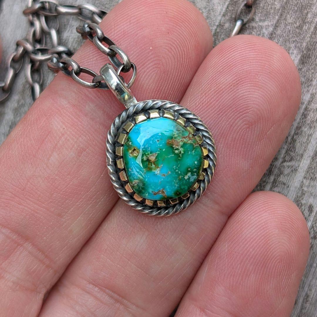 ハンドメイドのターコイズトップ　ペンダントトップ　インディアンジュエリー風