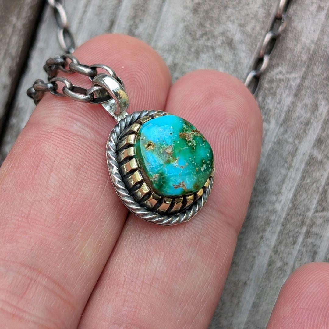 ハンドメイドのターコイズトップ　ペンダントトップ　インディアンジュエリー風