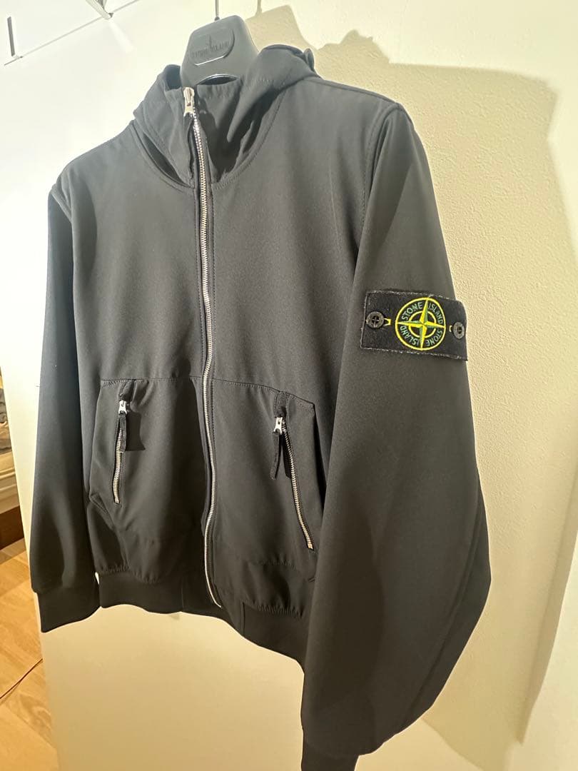 Stone  ブラック ジャンパー　Mサイズ　ハンガー付