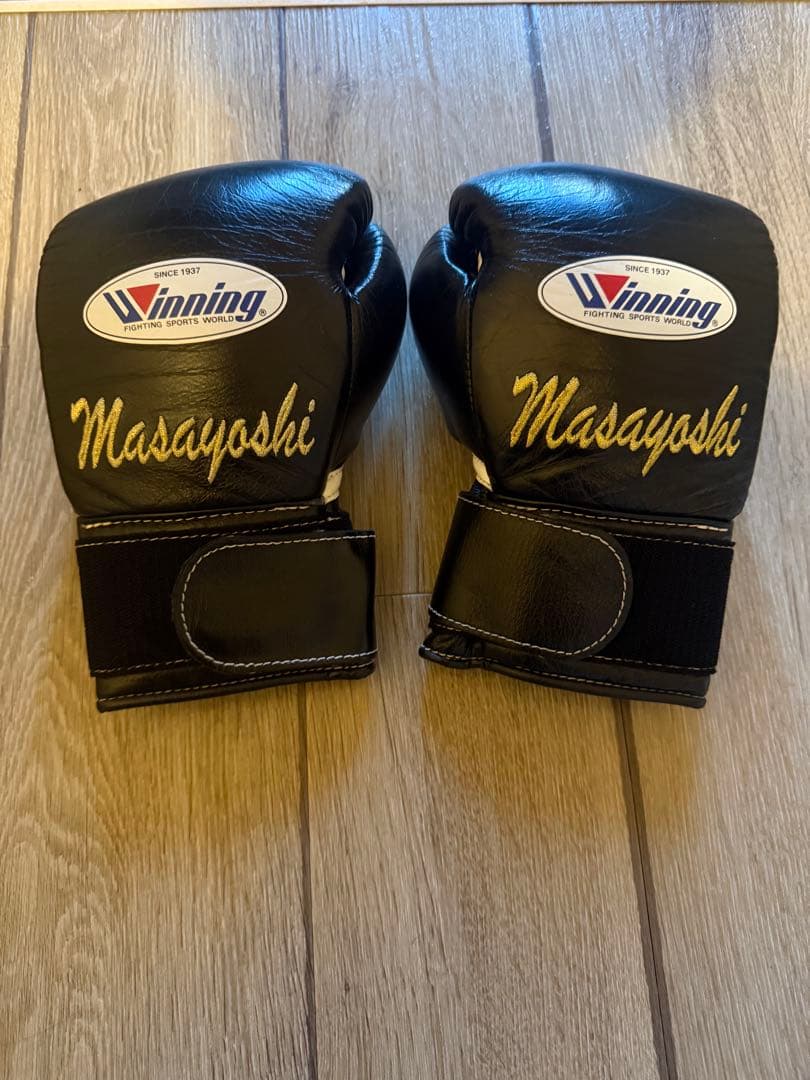 Winning ブラック 8oz ボクシンググローブ