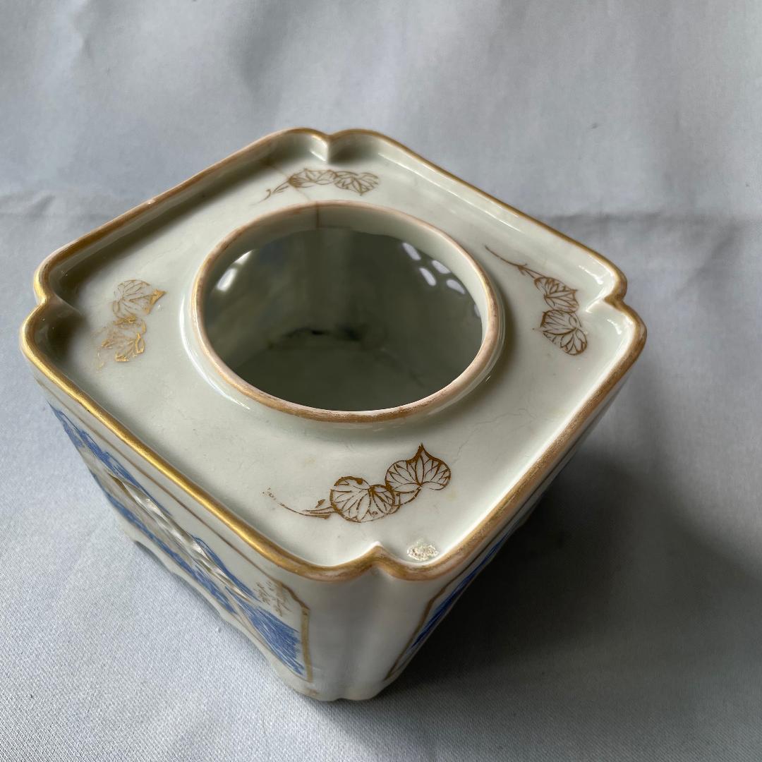 京の骨董品です！少し大きめ 四角の盃台 金彩 染付 長寿盃付 K2532