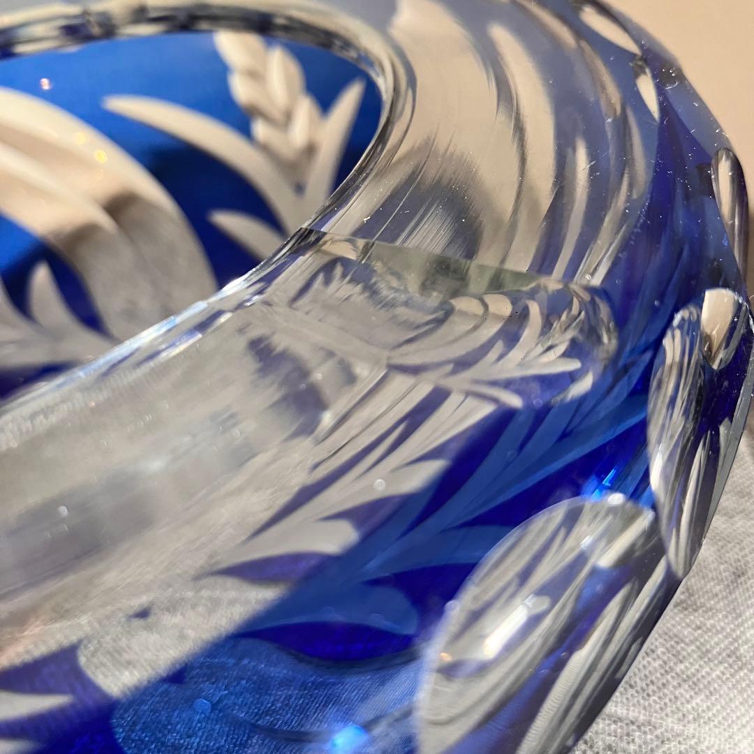 昭和レトロ　アンティーク　手作りガラス　切子の灰皿　切子青被せ