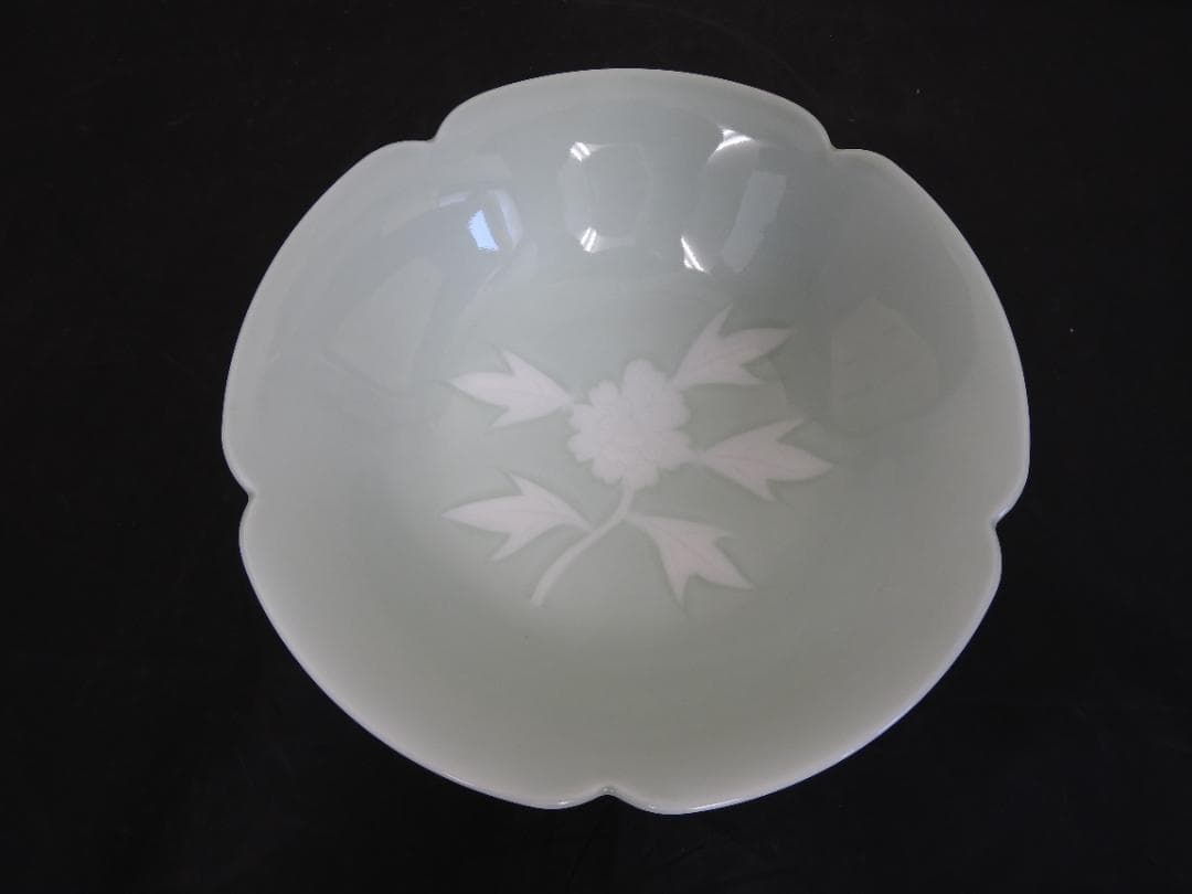 井上萬二　青白磁彫文　菓子器　共箱　MA746