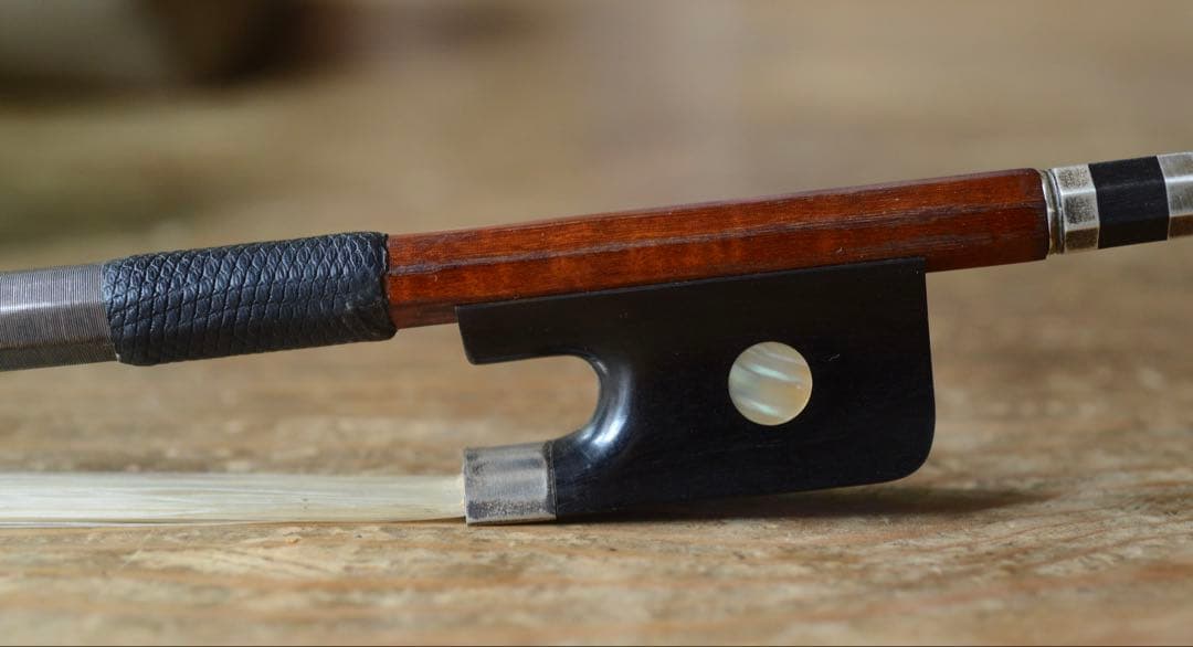 4/4 銀黒檀チェロ弓　美杢フェルナンブコ　80.6g