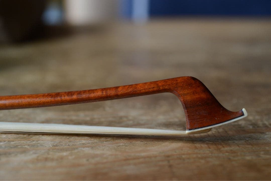 4/4 銀黒檀チェロ弓　美杢フェルナンブコ　80.6g