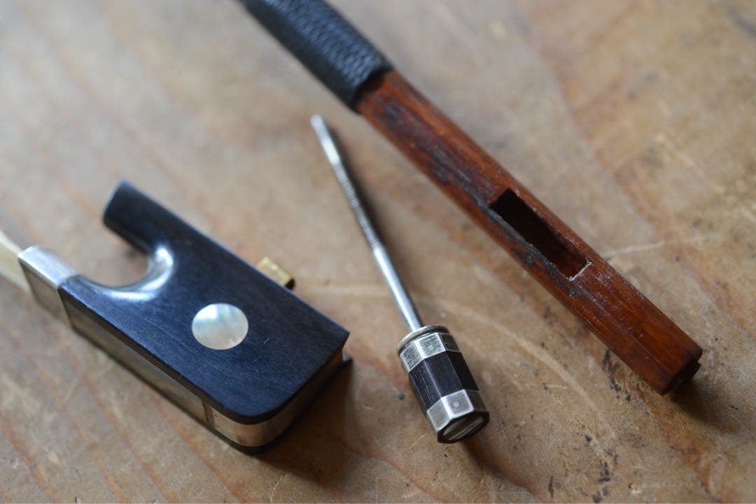 4/4 銀黒檀チェロ弓　美杢フェルナンブコ　80.6g