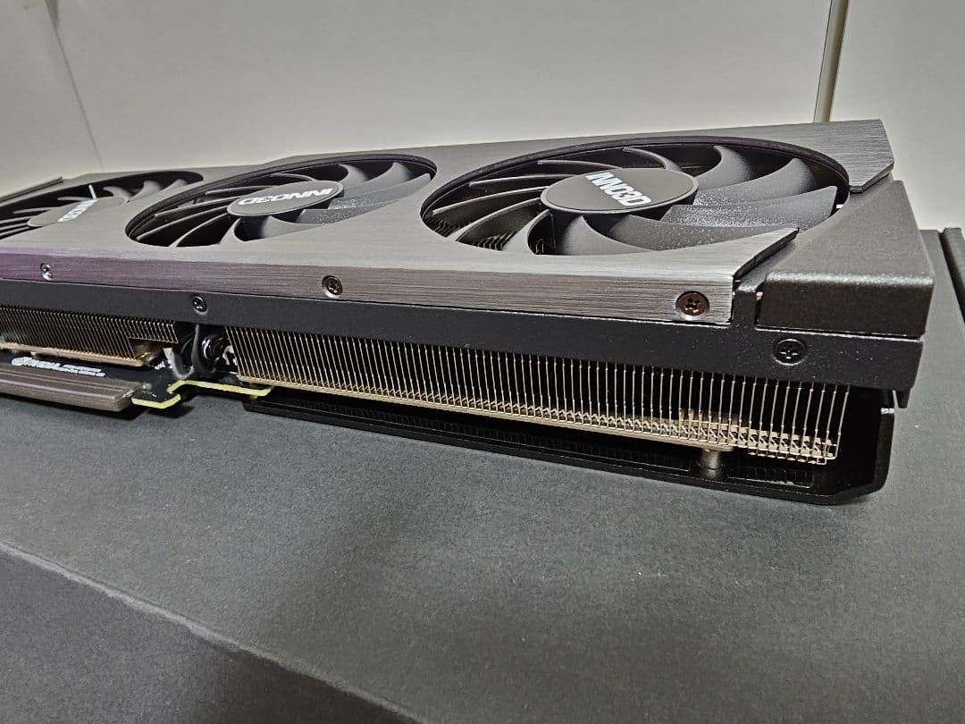 ELSA GeForce RTX 4070 Ti ERAZOR グラボ