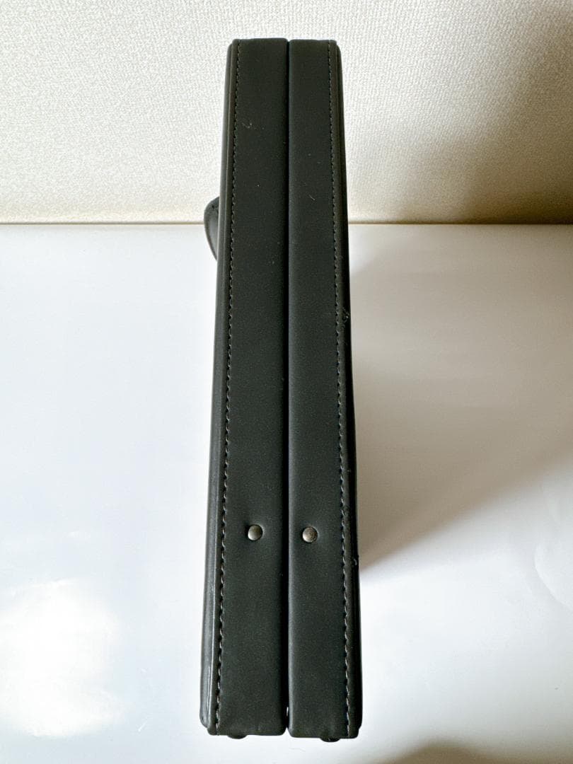 レザーアタッシュケース　丸井で購入・縁と取っ手に傷があります