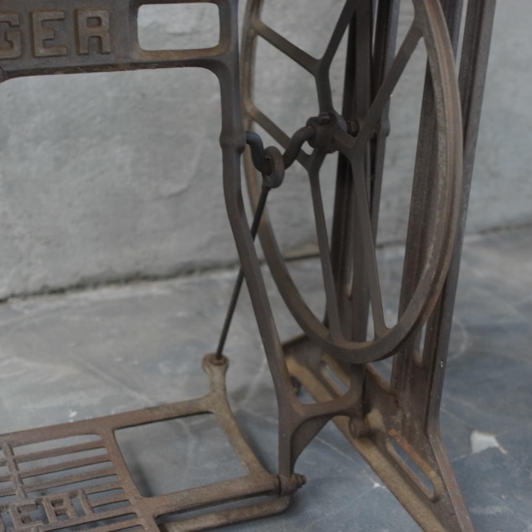 【現品限り】リメイク ミシン テーブル 机 アイアン 鉄脚 インダストリアル