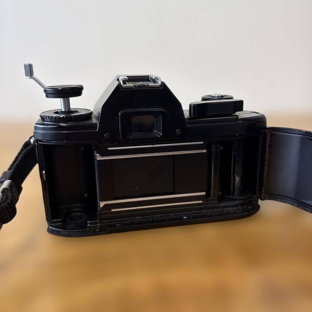 Nikon EM フィルム一眼レフカメラ レンズ付き