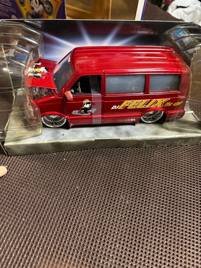 Jada toys 2001 Chevy Astro Van ローライダー
