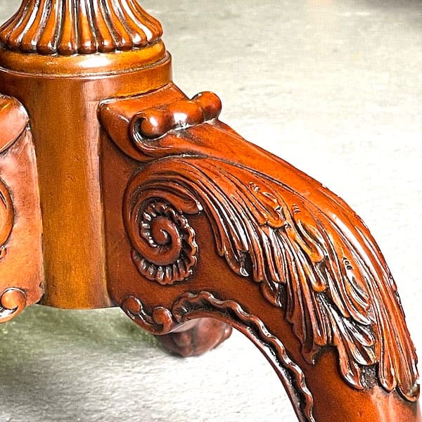 アンティーク調　オケージョナルテーブル　サイドテーブル　猫足机　透かし彫り