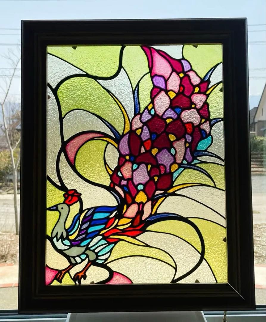 ステンドグラス 孔雀と花のデザイン 約30cm x 40cm