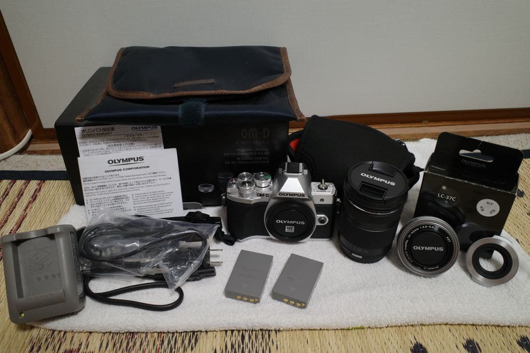 OLYMPUS OM-D E-M10 Mark III ボディ+周辺アクセサリー