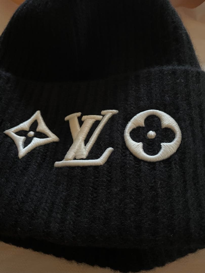 LOUIS VUITTON 黒ニット帽　最終価格