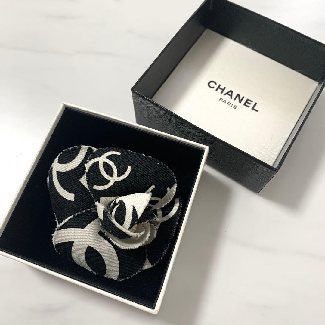 CHANEL シャネル　CCロゴ　カメリア　コサージュ ブローチ 箱付き