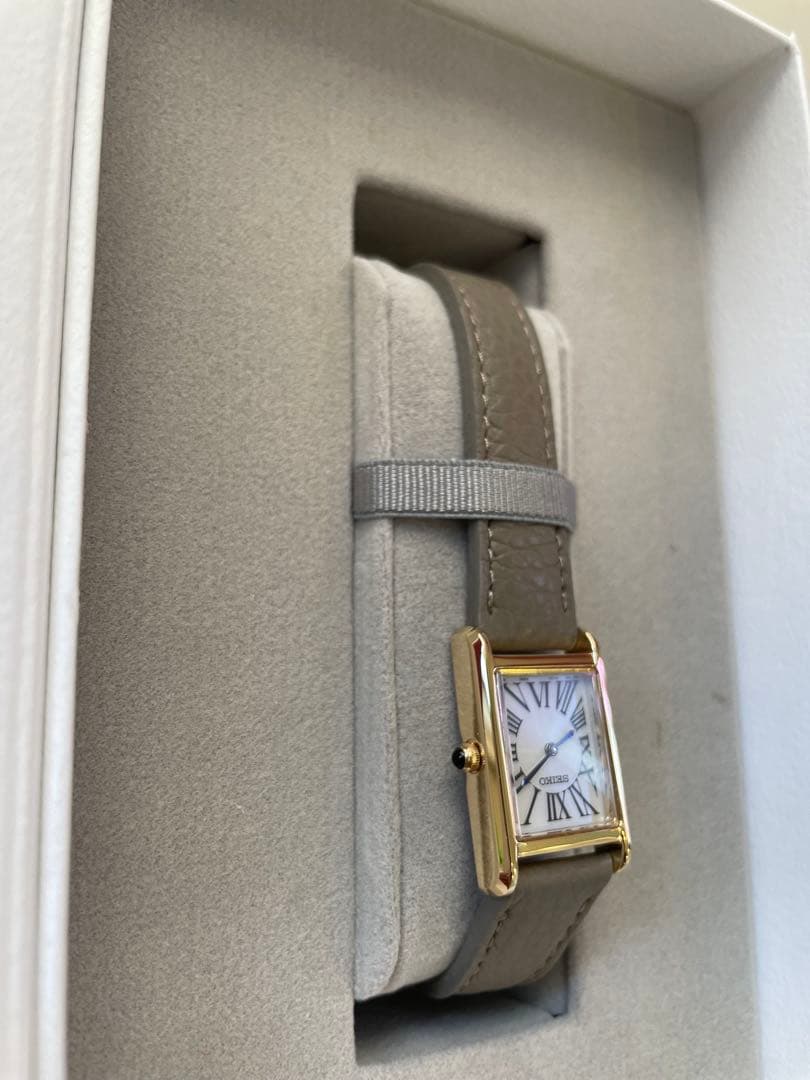 HIROB【SEIKO /セイコー】グレージュ/レザーベルト レディース時計