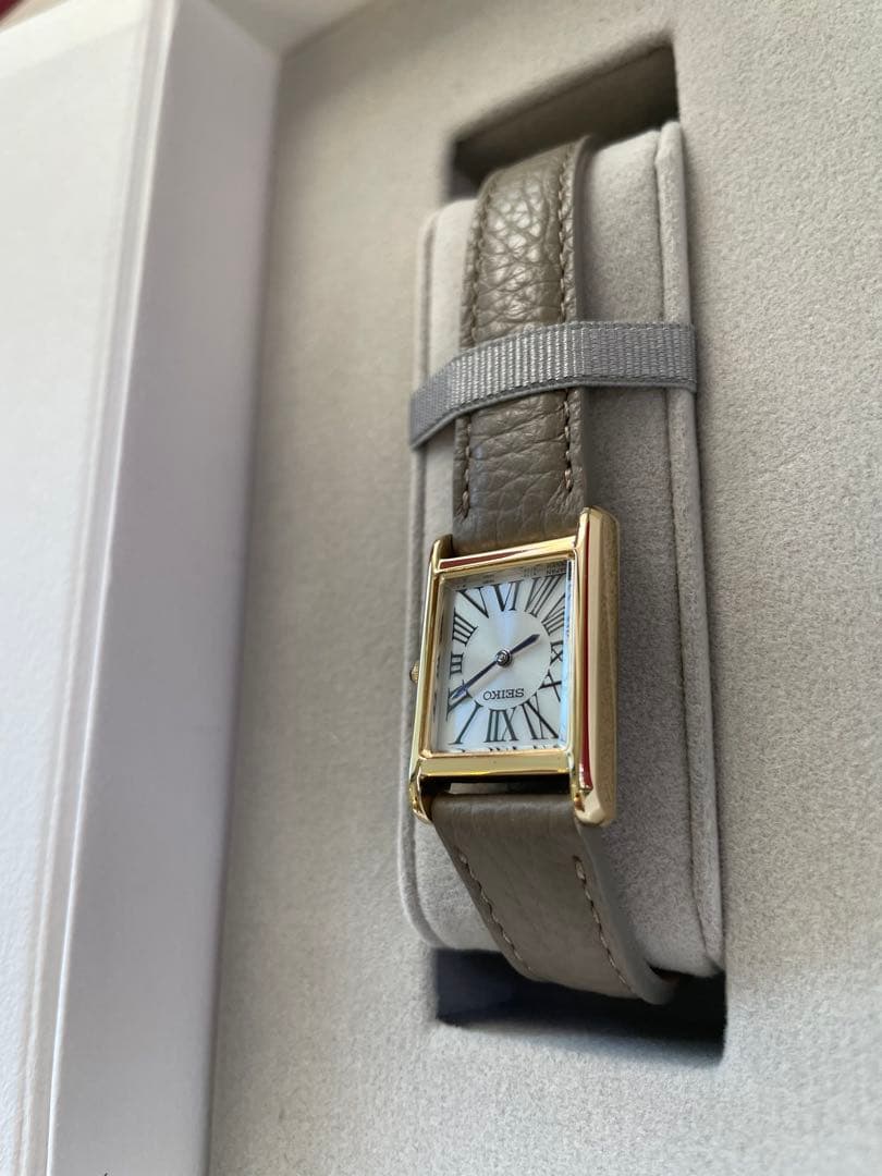 HIROB【SEIKO /セイコー】グレージュ/レザーベルト レディース時計