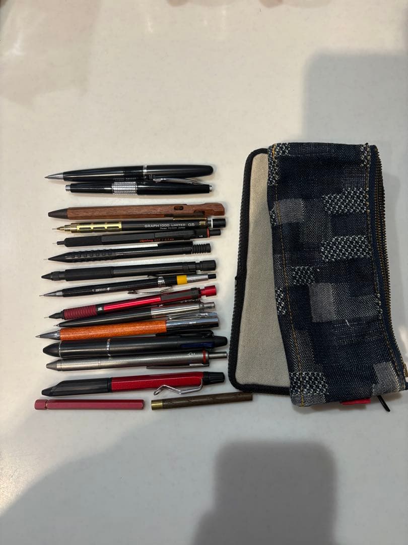 シャーペン11本、多機能ペン3本、芯ケース2つ、筆箱3つ、まとめ売り