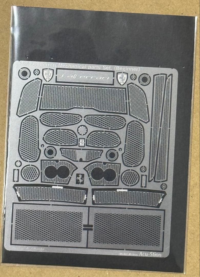 1/24 ラ フェラーリ イエローバージョンとカーボンスライドマーク付き