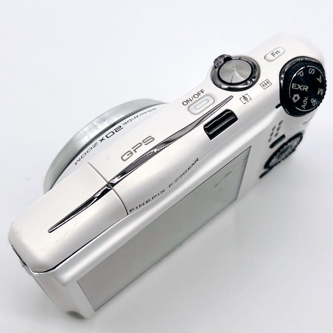 FUJIFILM 富士フイルム FinePix F770EXR ホワイトデジカメ