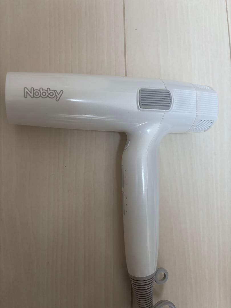 新色ホワイト　Nobby マイナスイオンヘアドライヤー NB950 2025年製