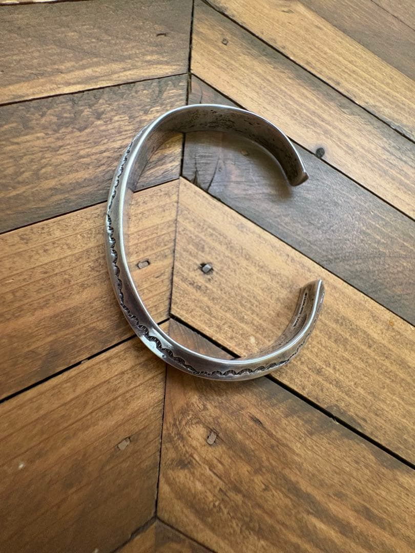 ナバホ族　「SterlingTahe」 シルバーアクセサリーオープンバングル