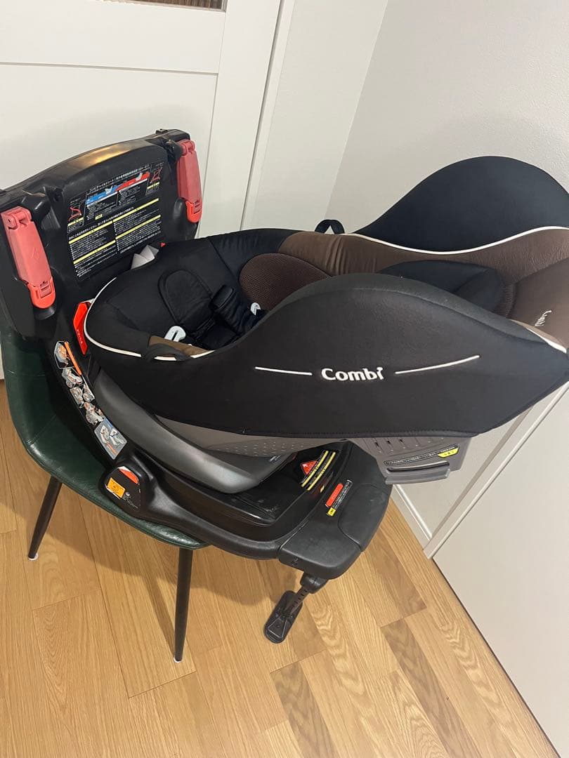 【美品】Combi コンビ ゼウスターンユーロ 回転式チャイルドシート 新生児〜