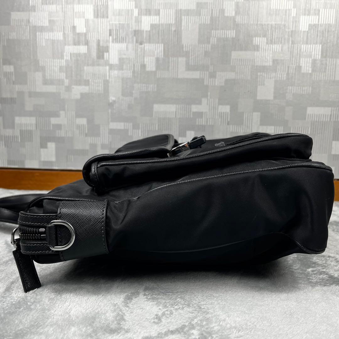 近年モデル Prada プラダ 2way ビジネスバッグ A4 斜め掛け 黒