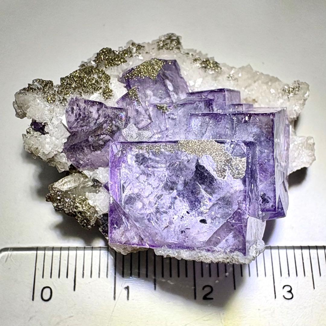 453 中国　ヤオガンシャン産　フローライト&パイライト