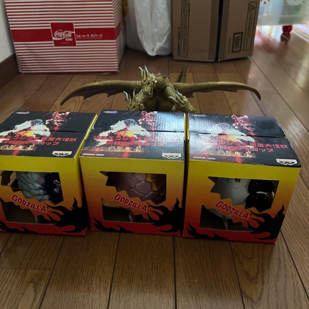ゴジラ キングギドラ 2002フィギュア&陶器のマグカップ⭐︎4点セット