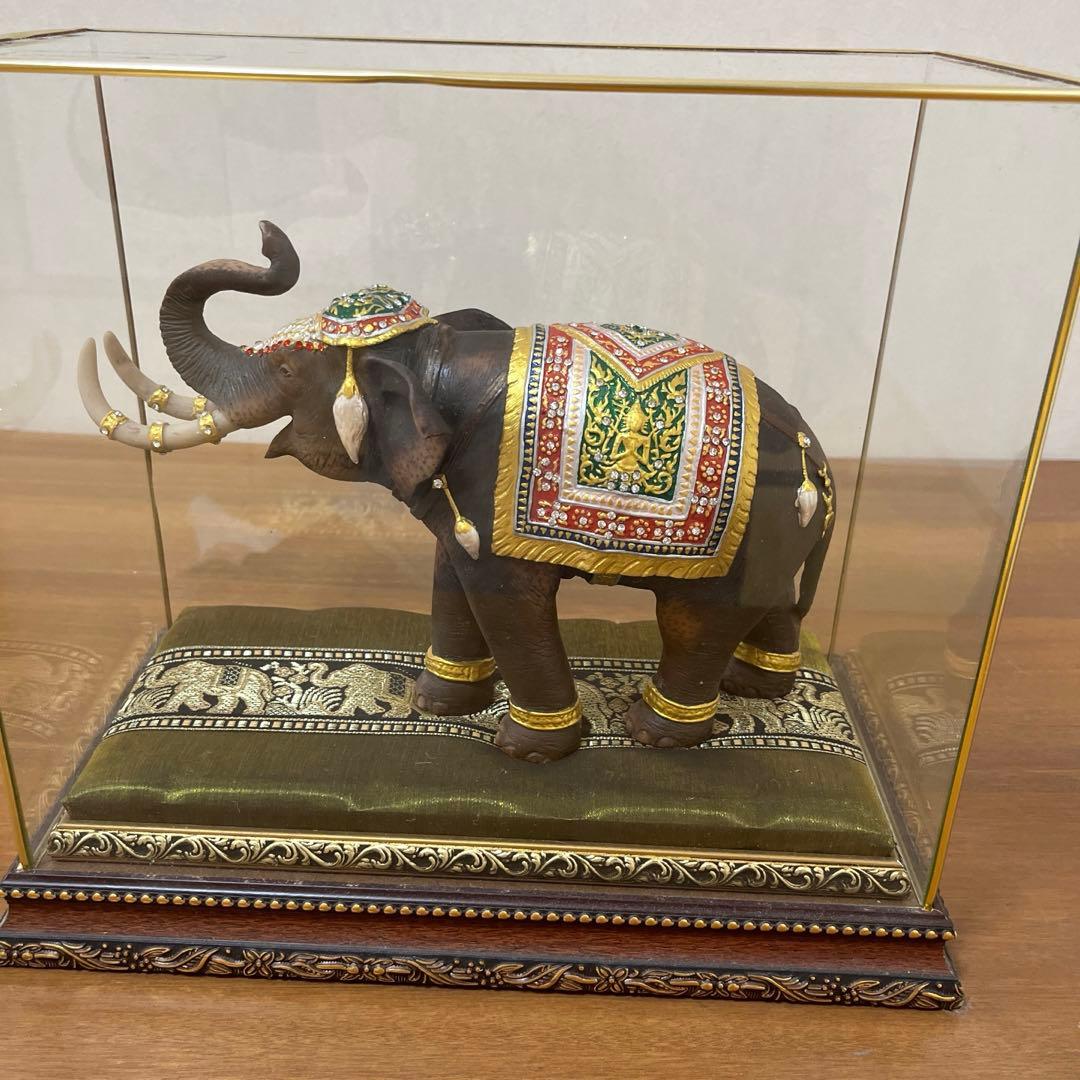 タイ　象の彫刻（ケース付き）