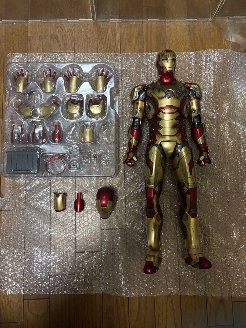ホットトイズ　アイアンマン3 1/4スケールフィギュア クォーター マーク42