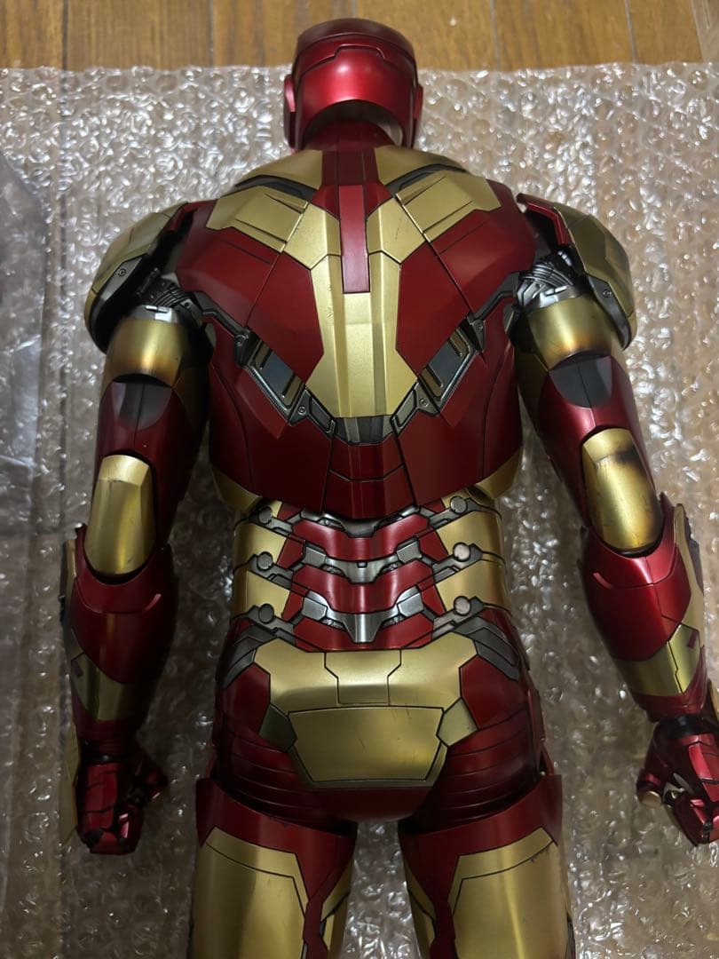 ホットトイズ　アイアンマン3 1/4スケールフィギュア クォーター マーク42