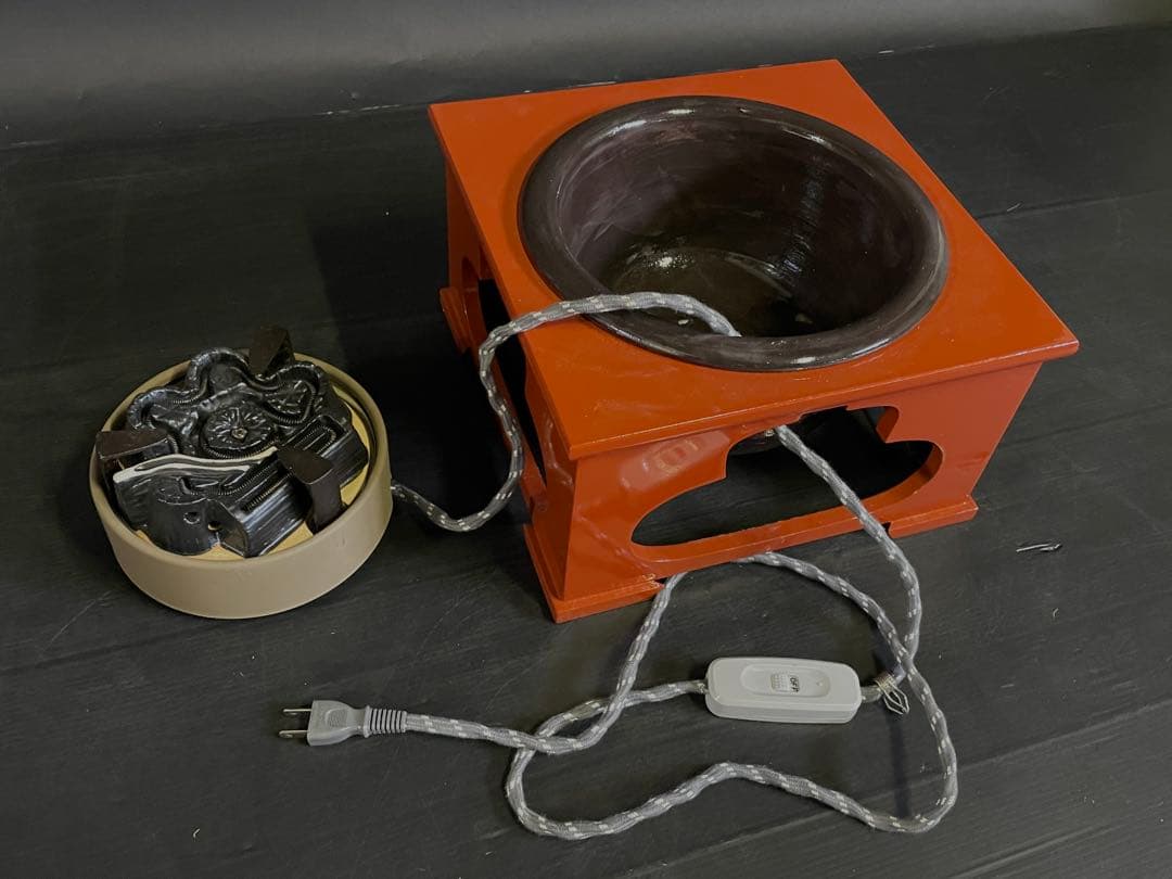「母」 朱漆 置炉 野々田 電熱器 表千家 100V400W 茶道具 (Ｂ)