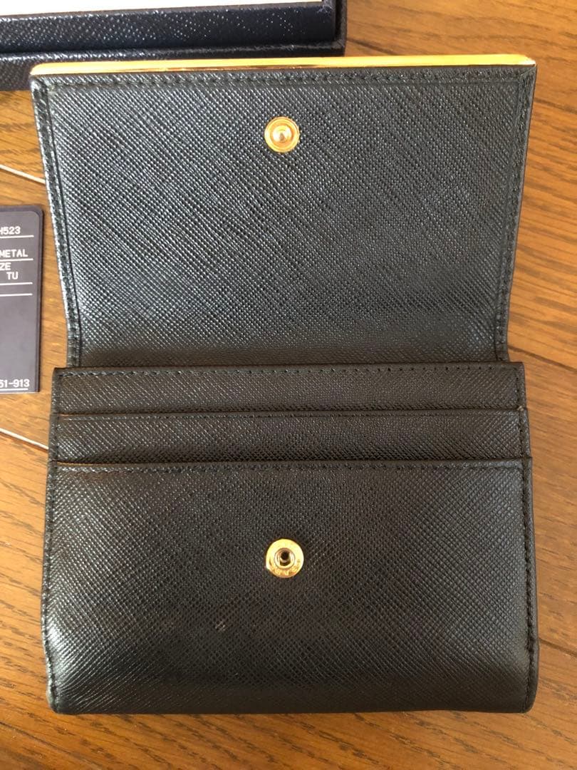 PRADA サフィアーノレザー 二つ折り財布 ブラック