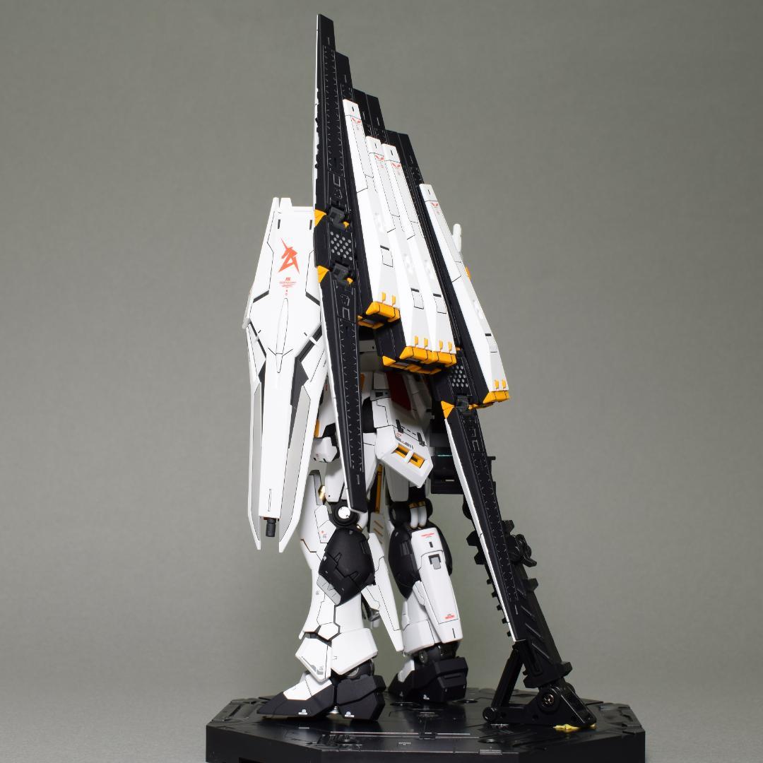 塗装済完成品 RGニューガンダム