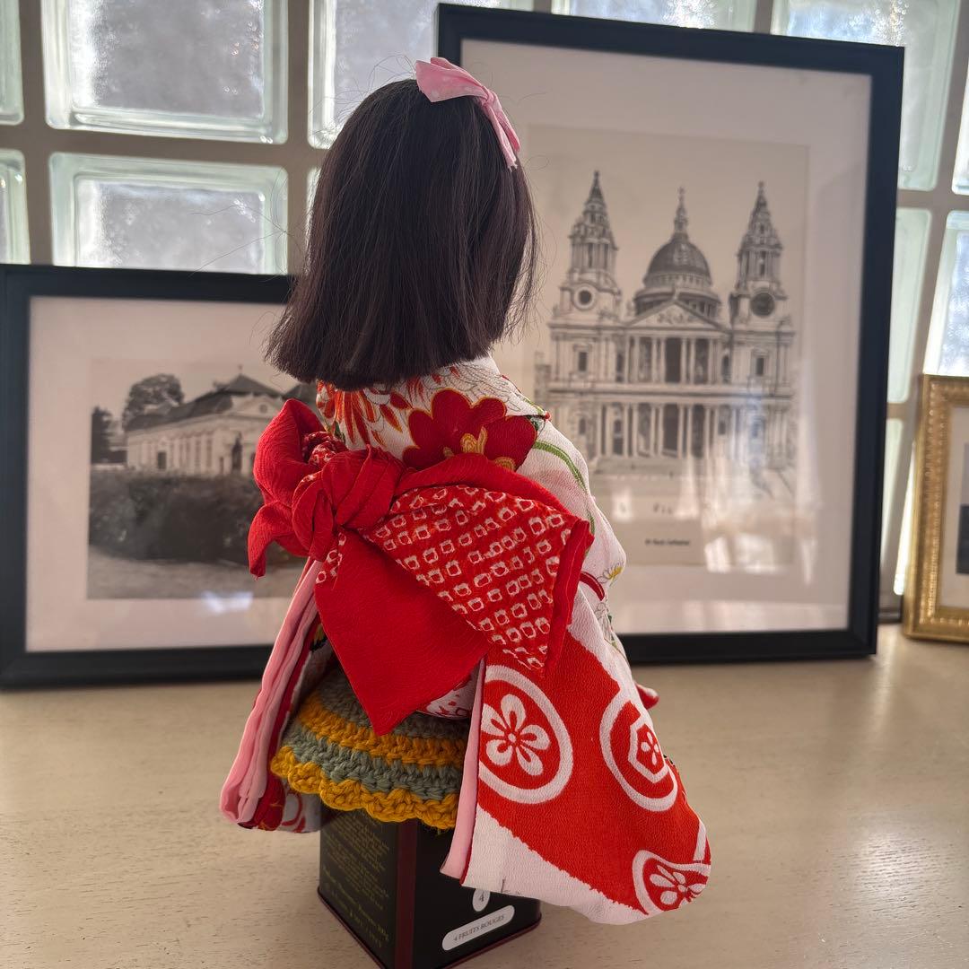 ㉑和服を着た人形 花のバスケット付き