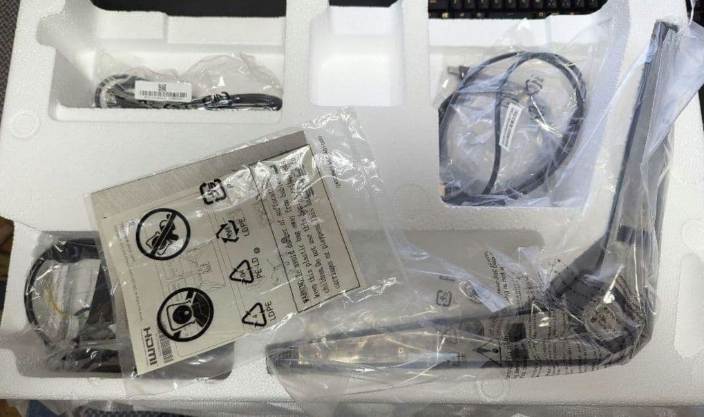 ASUS TUF GAMING VG28UQL1A 28インチ 4K 144Hz