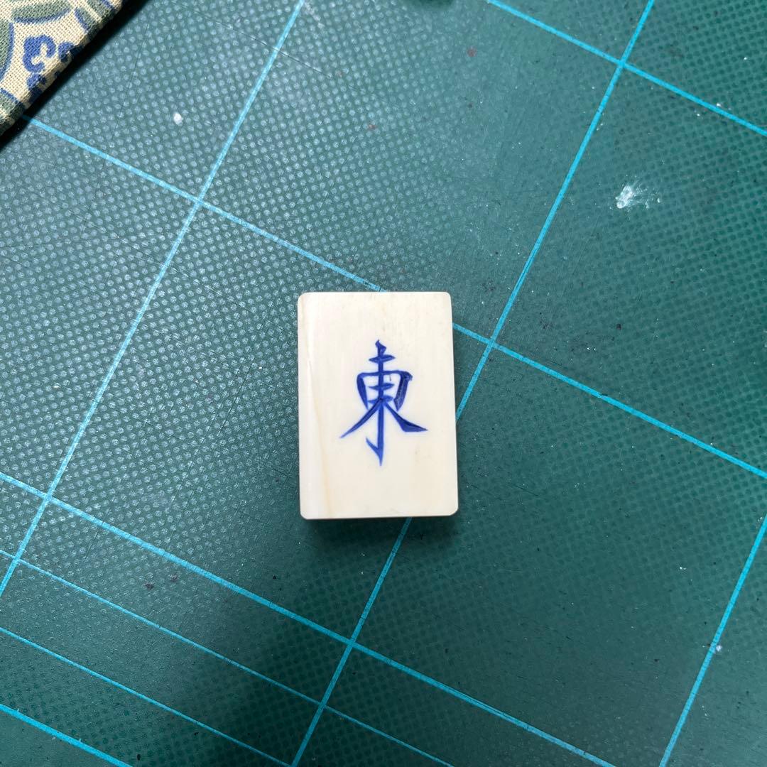 ゲタ牌（大型の象牙製麻雀牌）