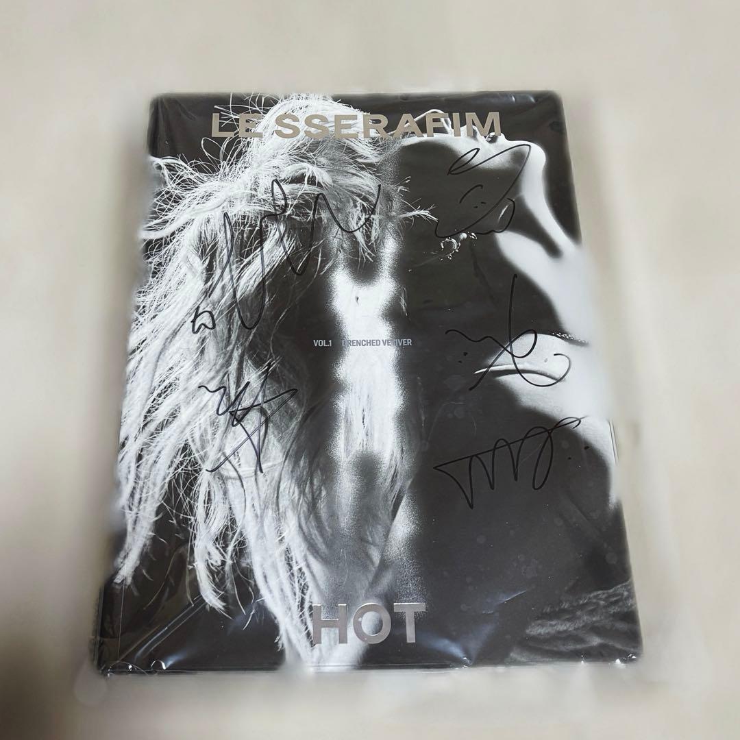 LE SSERAFIM サイン入りアルバム HOT