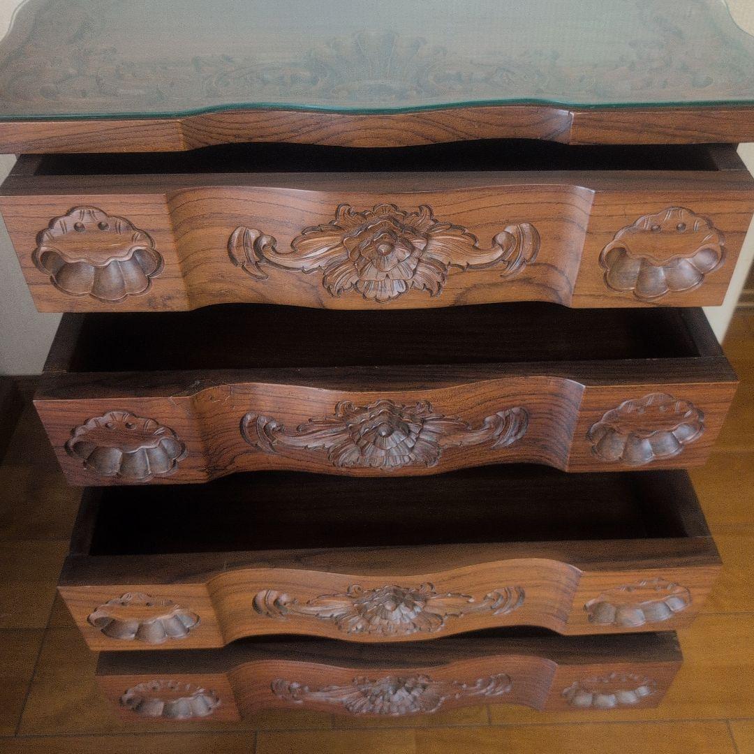 木製楕円形テーブルと6脚の椅子.引き出し棚